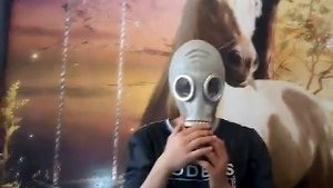 Обучающее видео, как надо правильно одивать противогаз.