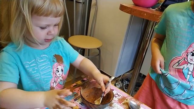 торт Кудрявый парень. Девочки готовят. смотреть онлайн