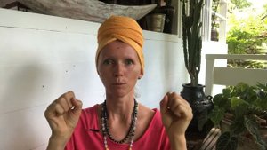 «Сияющий череп» дыхательное упражнение для ясности ума и укрепления дыхательной системы.