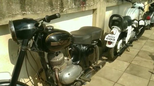 VINTAGE BIKE AND SCOOTER COLLECTION смотреть онлайн