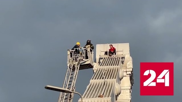 Очевидцы сняли кадры инцидента на Крымском мосту в Москве - Россия 24 