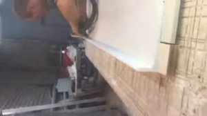 Полировка галтели на столешнице из искусственного камня.