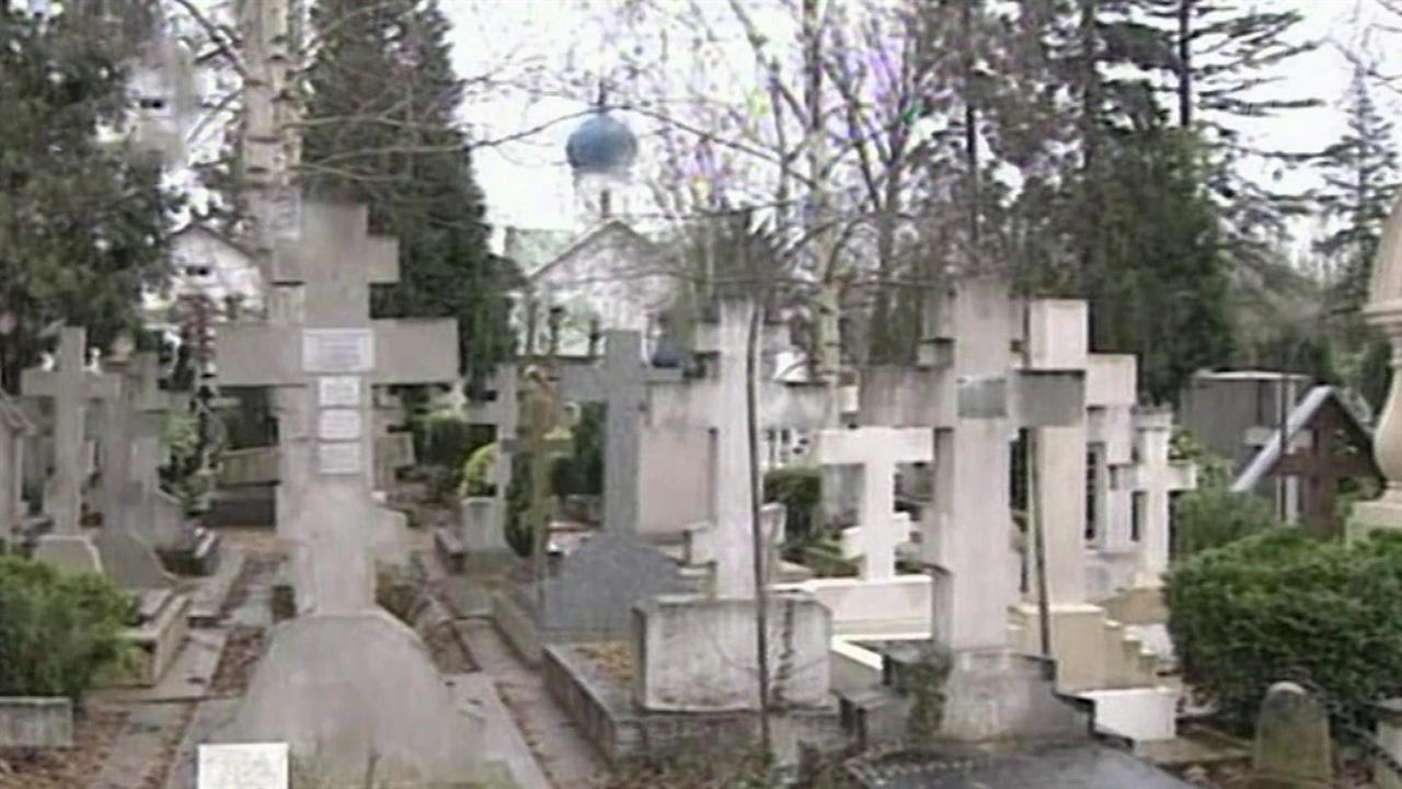 Во Франции отказались принимать деньги от России н...ие аренды мест на кладбище Сент-Женевьев-де-Буа