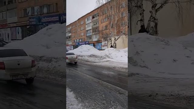 ПЕРВЫЙ ТЕПЛЫЙ ДЕНЬ В ГОРОДЕ АЛТАЙ