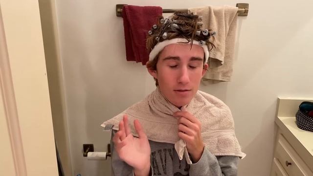 TEENAGE BOY (16) PERMS HIS HAIR *hot* | VLOGMAS DAY 4| смотреть онлайн