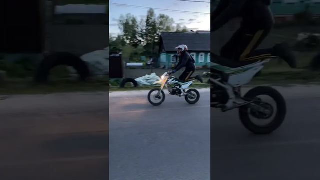 Учимся станту на питбайке?.