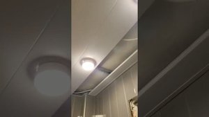 Как вставить последнюю полосу в реечном потолке.