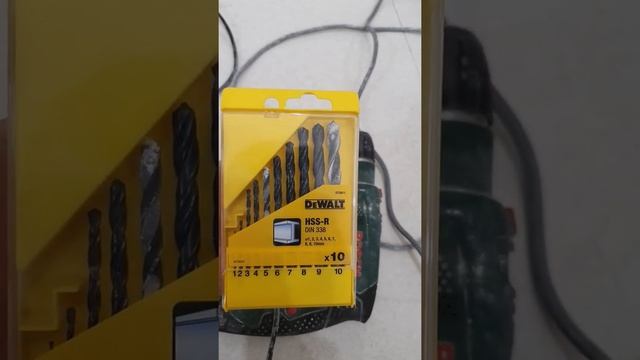 Кикие сверла купить по металлу? DeWalt. #shorts смотреть онлайн