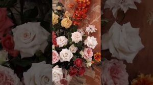 Букет роз  в напольной вазе. Холодный фарфор