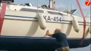 Подъёмный кран уронил новенькую яхту