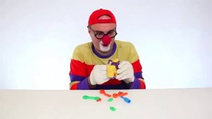 Клоун Дима и игрушечный конструктор   собираем мотоцикл   смешные видео для детей