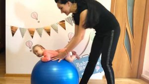 Гимнастика на фитболе для детей от 1 месяца