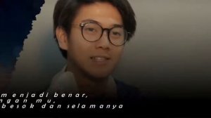 10 Pesona Iqbaal Ramadhan di film Dilan 1990, bikin cewek meleleh