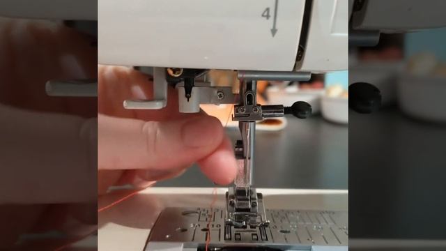 Inserting the Bobbin and Threading the Top of a Janome QC 6019, MC 4800 смотреть онлайн