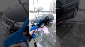 Тест нанесения пены без применения пенной насадки с пенной таблеткой на автомойке самообслуживания