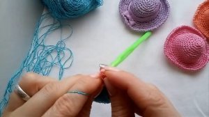 Одежда для куклы Барби. Шляпка крючком.