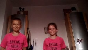 Танец двух ПОДРУЖЕК.  Ein TANZ