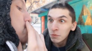 Когда куришь сигарету с другом