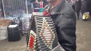 Гармошка на базаре! мама я шофера люблю Велеколепно Простой Талантливый мужык!