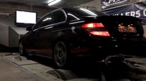Mercedes C63 AMG W204 Dyno Test with Akrapovic exhaust