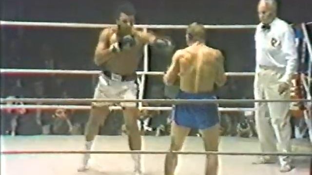 Muhammad Ali vs Jurgen Blin / Мохаммед Али - Юрген Блин смотреть онлайн