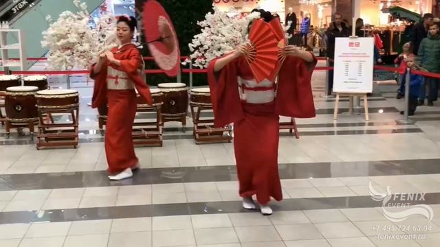 Заказать японский танец на праздник и корпоратив в Москве - японский танец с веерами Ха Но Аки