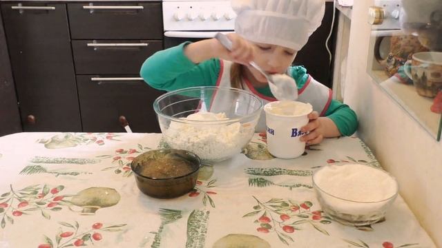 Творожный десерт с ягодами. Готовим с детьми смотреть онлайн