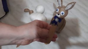 Заяц из джута и пенопласта.