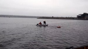 Человек тонет в воде(ГСЧС)