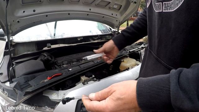 Чистка форсунок стеклоомывателя на автомобиле chevrolet onix. смотреть онлайн