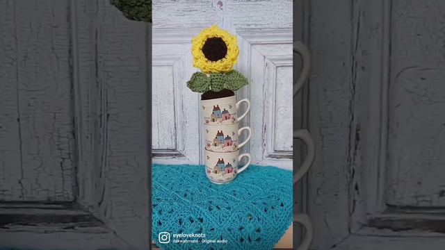 Upcycled Potted Sunflowers 🌻 💛 #EyeLoveKnots #freecrochetpattern #sunflowers #upcyclingideas