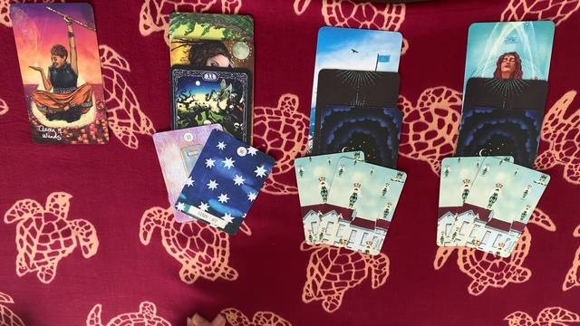 4 КОРОЛЕВЫ ЧТО ОН ЧУВСТВУЕТ КО МНЕ?! КАК ОТНОСИТСЯ?! ГАДАНИЕ НА ЛЮБОВЬ