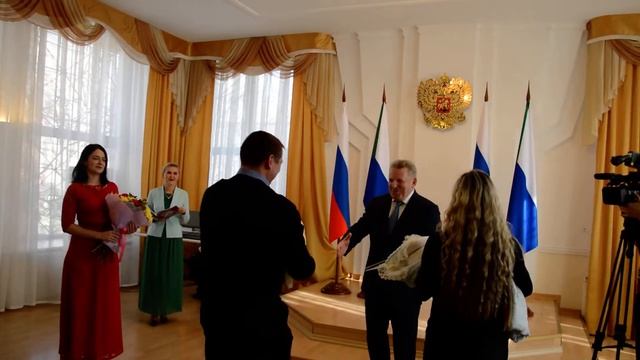 Награждение за рождение двойняшек смотреть онлайн