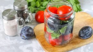 Помидоры с черносливом на зиму