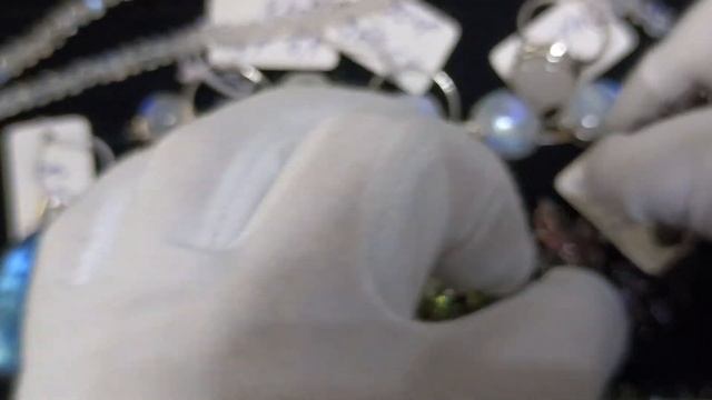 Натуральные камни, производство Индия и Камбоджа. смотреть онлайн