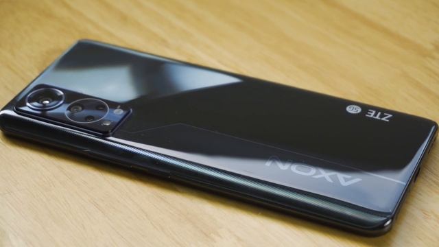 Смартфоны без вырезов?8 смартфонов без чёлок и отверстий. смотреть онлайн