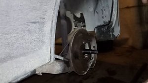 Почему клинит заднее колесо на лада ларгус.
