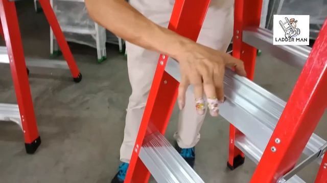 Ladder Man Fiber Glass Ladder смотреть онлайн