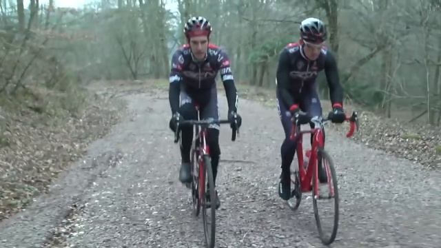 GCN по-русски. Как быть с плохими дорогами и выбоинами | Вело советы от GCN смотреть онлайн