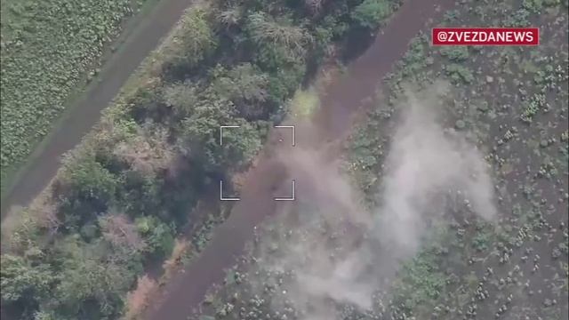 Артиллеристы ВДВ результативно работают по позициям всушников. Корректировка огня ведётся смотреть онлайн