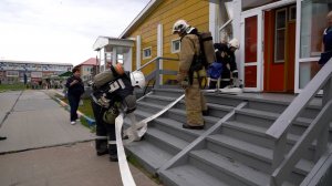 В Красноселькупе прошла пожарная тренировка в пришкольном лагере