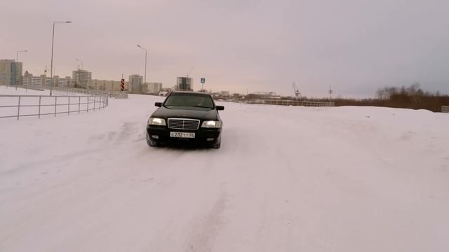 Mercedes Benz С W202 - DJI Phantom 2 - Russia, Omsk (Siberia) смотреть онлайн
