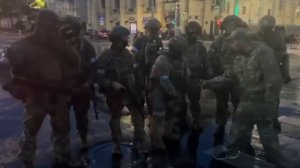 ‼️Бойцы ЧВК «Вагнер» благодарят граждан Ростова за поддержку, те же в свою очередь фотографируются с