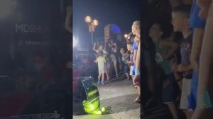 Уличное выступление барабанщика. Геленджик 2022