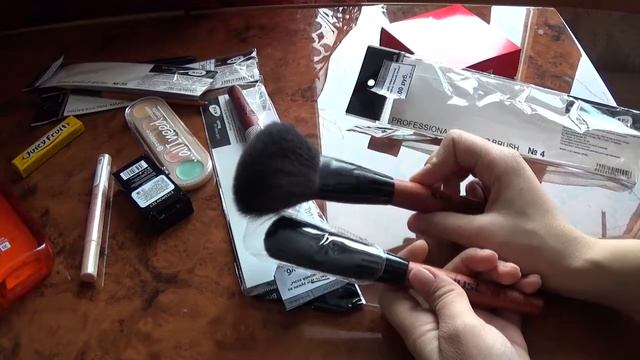 Покупки/Кисти для макияжа Just/пудра Pupa/тени для бровей Catrice/корректоры Essence смотреть онлайн