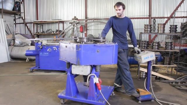 Трубогиб 3-х роликовый для профильных труб 3RE-60. Гибка квадратной трубы каркаса мангала. смотреть онлайн