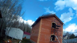 Страховка на крыше при монтаже обрешётки