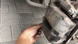 Infiniti fx35 fx45 how to change front brake pads замена передних тормозных колодок