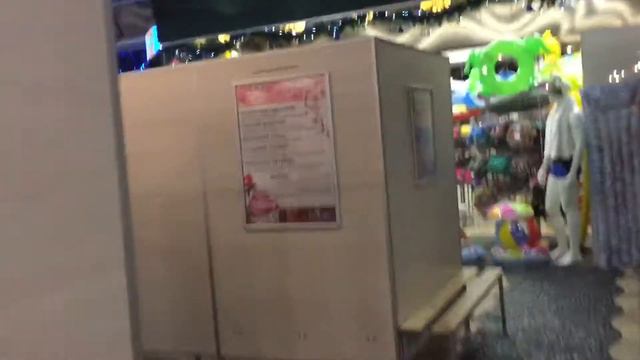 Раздевалка в аквапарке Питерлэнд (Санкт-Петербург). 26.12.2016, 20:57