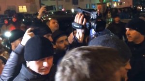 Самооборона остановила Яценюка и Тимошенко на въезде  з аеропорта 'Киев'